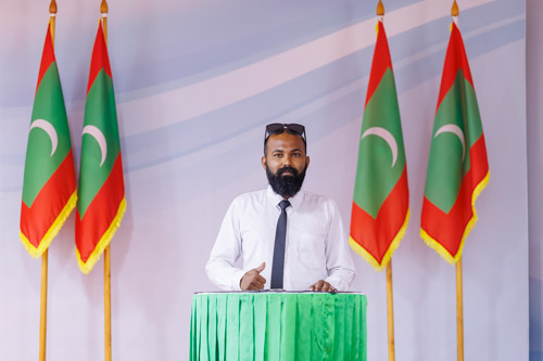 Councillors taking oath during the 5th term Fonadhoo Council ceremony and members appointed to the Women’s Development Committee