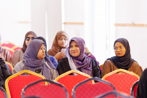 Councillors taking oath during the 5th term Fonadhoo Council ceremony and members appointed to the Women’s Development Committee