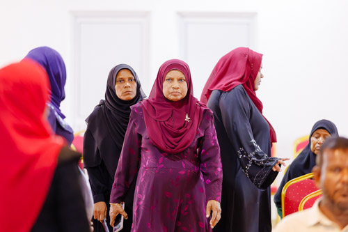 Councillors taking oath during the 5th term Fonadhoo Council ceremony and members appointed to the Women’s Development Committee