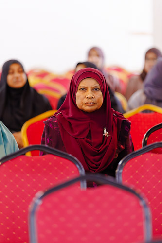Councillors taking oath during the 5th term Fonadhoo Council ceremony and members appointed to the Women’s Development Committee