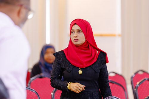 Councillors taking oath during the 5th term Fonadhoo Council ceremony and members appointed to the Women’s Development Committee