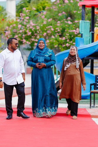 Councillors taking oath during the 5th term Fonadhoo Council ceremony and members appointed to the Women’s Development Committee