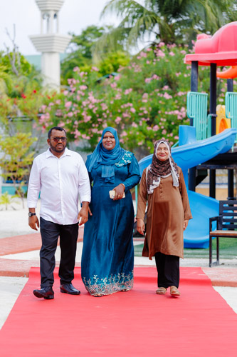 Councillors taking oath during the 5th term Fonadhoo Council ceremony and members appointed to the Women’s Development Committee