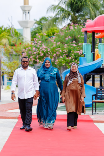 Councillors taking oath during the 5th term Fonadhoo Council ceremony and members appointed to the Women’s Development Committee