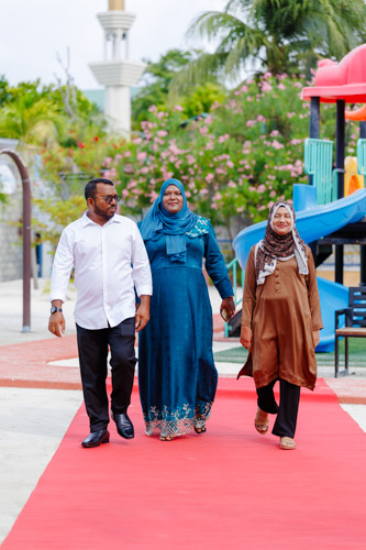 Councillors taking oath during the 5th term Fonadhoo Council ceremony and members appointed to the Women’s Development Committee