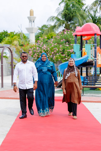 Councillors taking oath during the 5th term Fonadhoo Council ceremony and members appointed to the Women’s Development Committee