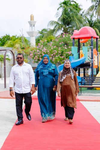 Councillors taking oath during the 5th term Fonadhoo Council ceremony and members appointed to the Women’s Development Committee