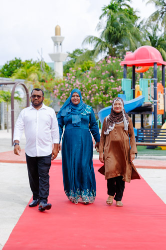 Councillors taking oath during the 5th term Fonadhoo Council ceremony and members appointed to the Women’s Development Committee