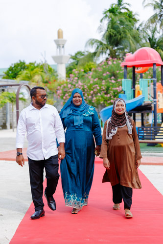 Councillors taking oath during the 5th term Fonadhoo Council ceremony and members appointed to the Women’s Development Committee