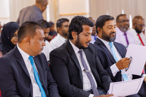 Councillors taking oath during the 5th term Fonadhoo Council ceremony and members appointed to the Women’s Development Committee