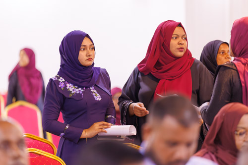 Councillors taking oath during the 5th term Fonadhoo Council ceremony and members appointed to the Women’s Development Committee