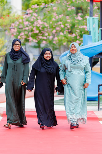 Councillors taking oath during the 5th term Fonadhoo Council ceremony and members appointed to the Women’s Development Committee