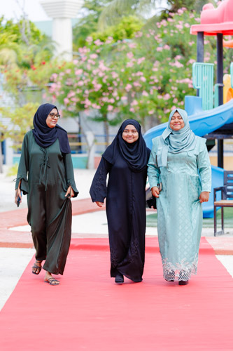 Councillors taking oath during the 5th term Fonadhoo Council ceremony and members appointed to the Women’s Development Committee