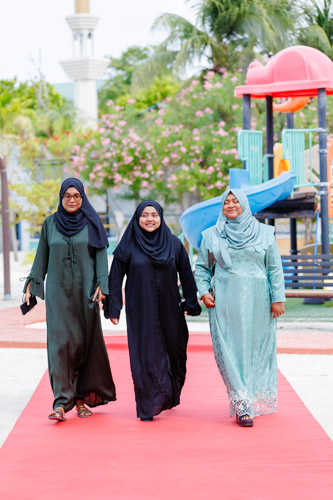 Councillors taking oath during the 5th term Fonadhoo Council ceremony and members appointed to the Women’s Development Committee