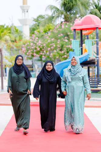 Councillors taking oath during the 5th term Fonadhoo Council ceremony and members appointed to the Women’s Development Committee