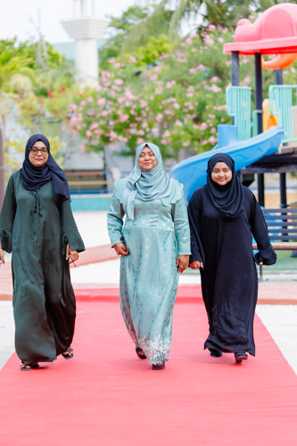 Councillors taking oath during the 5th term Fonadhoo Council ceremony and members appointed to the Women’s Development Committee