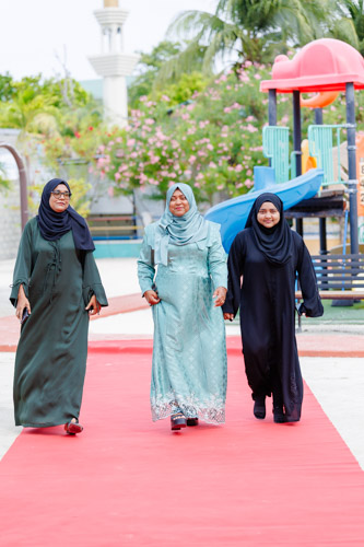 Councillors taking oath during the 5th term Fonadhoo Council ceremony and members appointed to the Women’s Development Committee