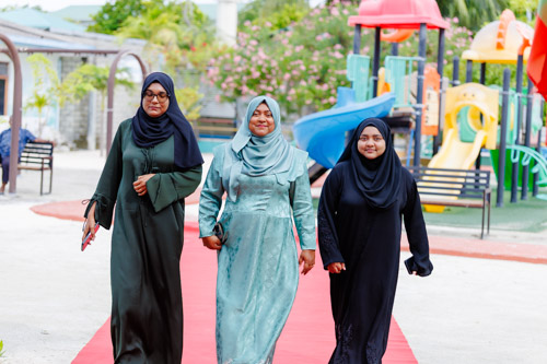 Councillors taking oath during the 5th term Fonadhoo Council ceremony and members appointed to the Women’s Development Committee