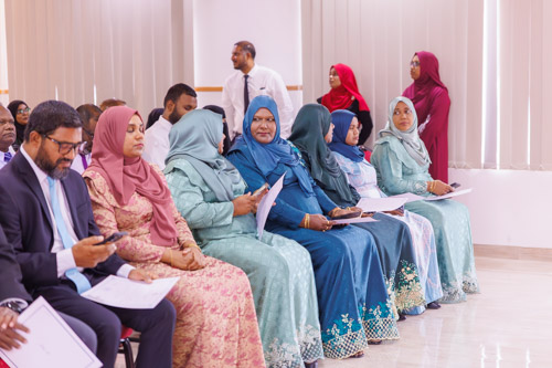 Councillors taking oath during the 5th term Fonadhoo Council ceremony and members appointed to the Women’s Development Committee