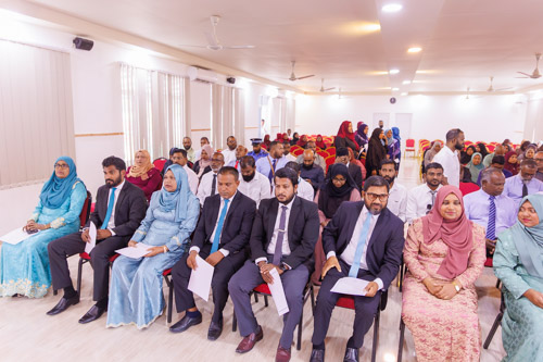 Councillors taking oath during the 5th term Fonadhoo Council ceremony and members appointed to the Women’s Development Committee