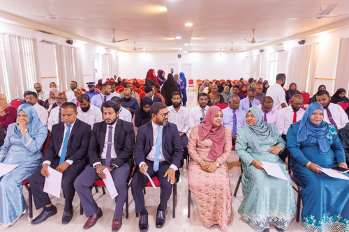 Councillors taking oath during the 5th term Fonadhoo Council ceremony and members appointed to the Women’s Development Committee