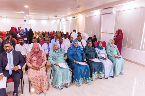 Councillors taking oath during the 5th term Fonadhoo Council ceremony and members appointed to the Women’s Development Committee