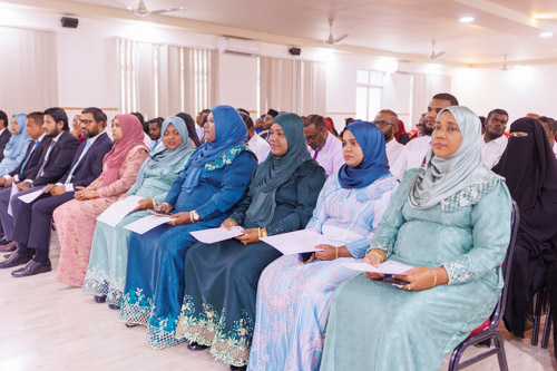Councillors taking oath during the 5th term Fonadhoo Council ceremony and members appointed to the Women’s Development Committee