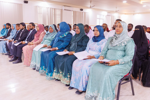 Councillors taking oath during the 5th term Fonadhoo Council ceremony and members appointed to the Women’s Development Committee