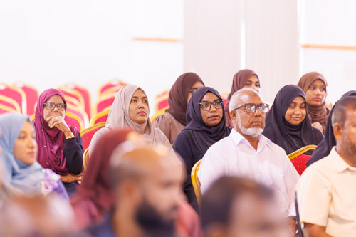 Councillors taking oath during the 5th term Fonadhoo Council ceremony and members appointed to the Women’s Development Committee