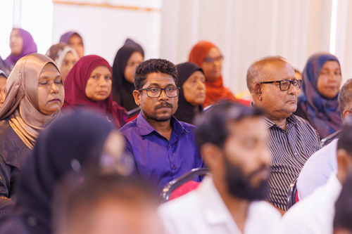 Councillors taking oath during the 5th term Fonadhoo Council ceremony and members appointed to the Women’s Development Committee