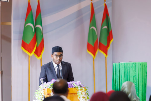 Councillors taking oath during the 5th term Fonadhoo Council ceremony and members appointed to the Women’s Development Committee