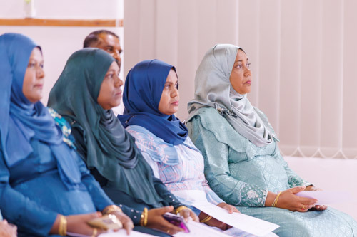 Councillors taking oath during the 5th term Fonadhoo Council ceremony and members appointed to the Women’s Development Committee