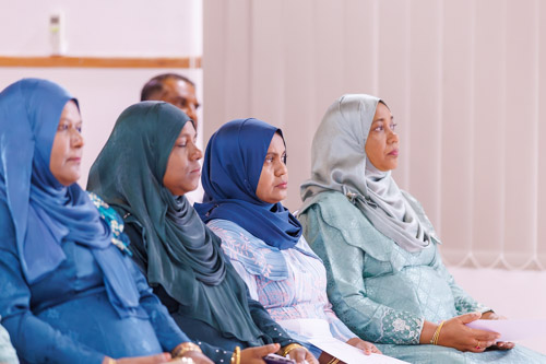 Councillors taking oath during the 5th term Fonadhoo Council ceremony and members appointed to the Women’s Development Committee