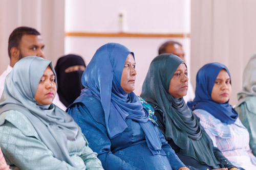 Councillors taking oath during the 5th term Fonadhoo Council ceremony and members appointed to the Women’s Development Committee
