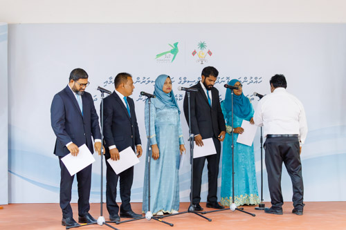Councillors taking oath during the 5th term Fonadhoo Council ceremony and members appointed to the Women’s Development Committee