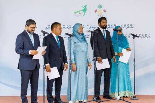 Councillors taking oath during the 5th term Fonadhoo Council ceremony and members appointed to the Women’s Development Committee