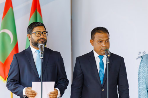 Councillors taking oath during the 5th term Fonadhoo Council ceremony and members appointed to the Women’s Development Committee