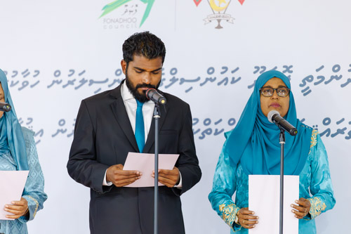 Councillors taking oath during the 5th term Fonadhoo Council ceremony and members appointed to the Women’s Development Committee