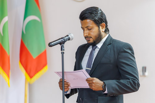 Councillors taking oath during the 5th term Fonadhoo Council ceremony and members appointed to the Women’s Development Committee