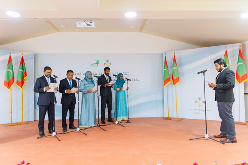Councillors taking oath during the 5th term Fonadhoo Council ceremony and members appointed to the Women’s Development Committee