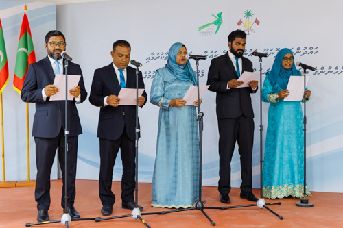 Councillors taking oath during the 5th term Fonadhoo Council ceremony and members appointed to the Women’s Development Committee