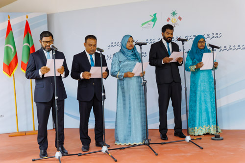 Councillors taking oath during the 5th term Fonadhoo Council ceremony and members appointed to the Women’s Development Committee