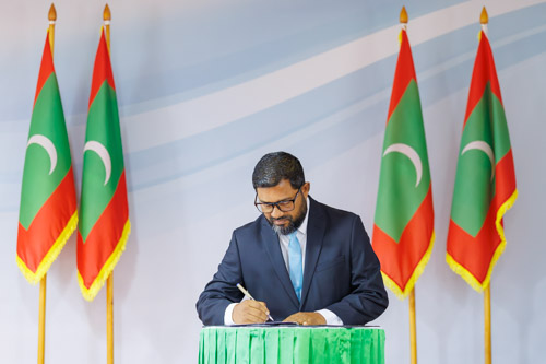 Councillors taking oath during the 5th term Fonadhoo Council ceremony and members appointed to the Women’s Development Committee
