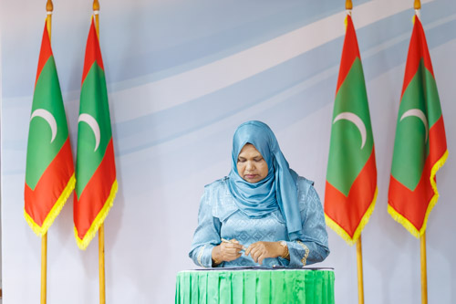 Councillors taking oath during the 5th term Fonadhoo Council ceremony and members appointed to the Women’s Development Committee