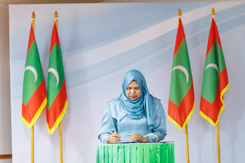 Councillors taking oath during the 5th term Fonadhoo Council ceremony and members appointed to the Women’s Development Committee