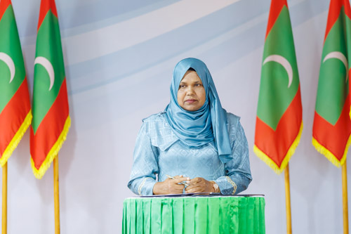 Councillors taking oath during the 5th term Fonadhoo Council ceremony and members appointed to the Women’s Development Committee