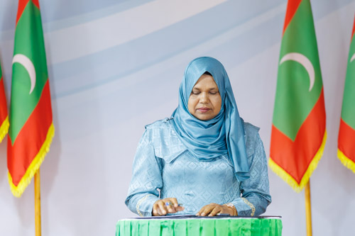 Councillors taking oath during the 5th term Fonadhoo Council ceremony and members appointed to the Women’s Development Committee
