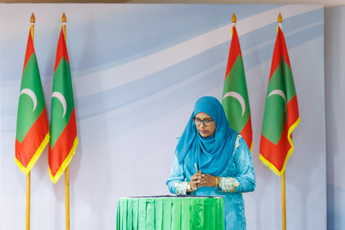 Councillors taking oath during the 5th term Fonadhoo Council ceremony and members appointed to the Women’s Development Committee