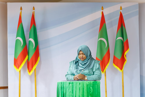 Councillors taking oath during the 5th term Fonadhoo Council ceremony and members appointed to the Women’s Development Committee