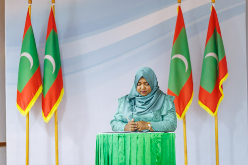 Councillors taking oath during the 5th term Fonadhoo Council ceremony and members appointed to the Women’s Development Committee